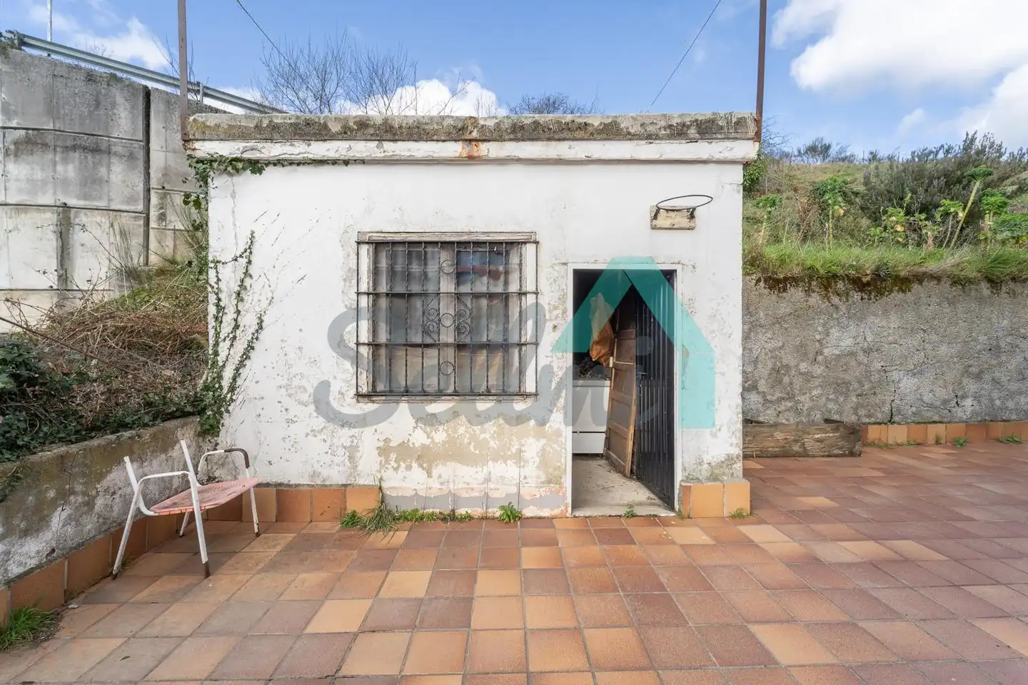 Vista exterior de Casa adosada en venda en Cangas del Narcea amb Calefacció, Jardí privat i Terrassa