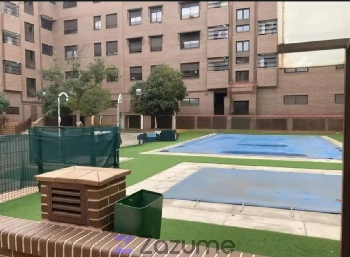Piscina de Apartamento de alquiler en Madrid con Aire acondicionado, Calefacción y Jardín privado
