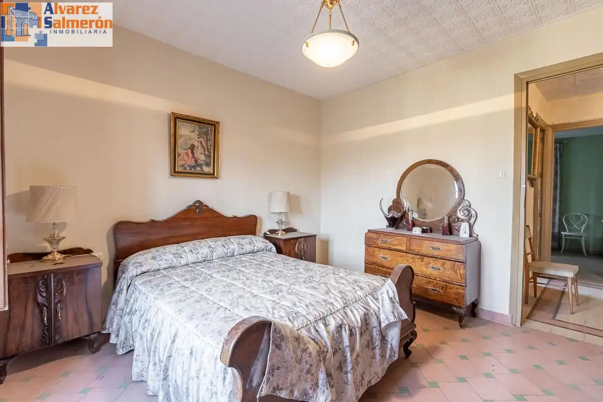 Country homes for sale in Calle CAJAR, Barrio de la Vega