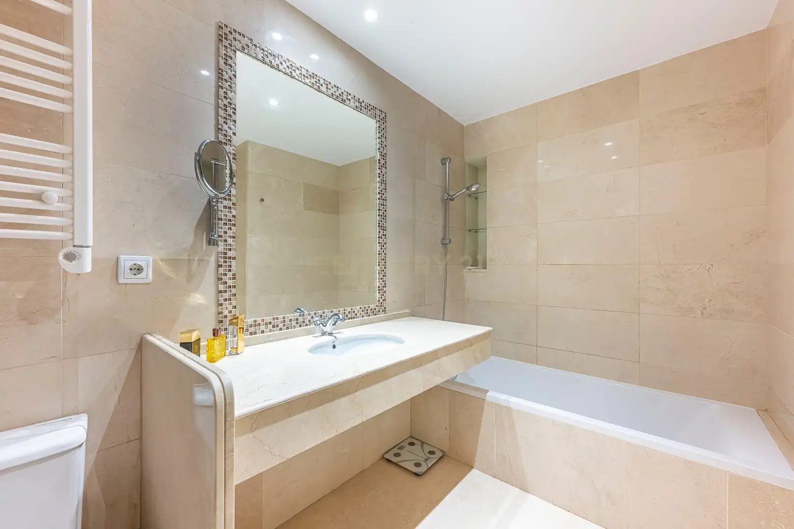 Baño de Apartamento en venta en Marbella con Aire acondicionado, Jardín privado y Trastero