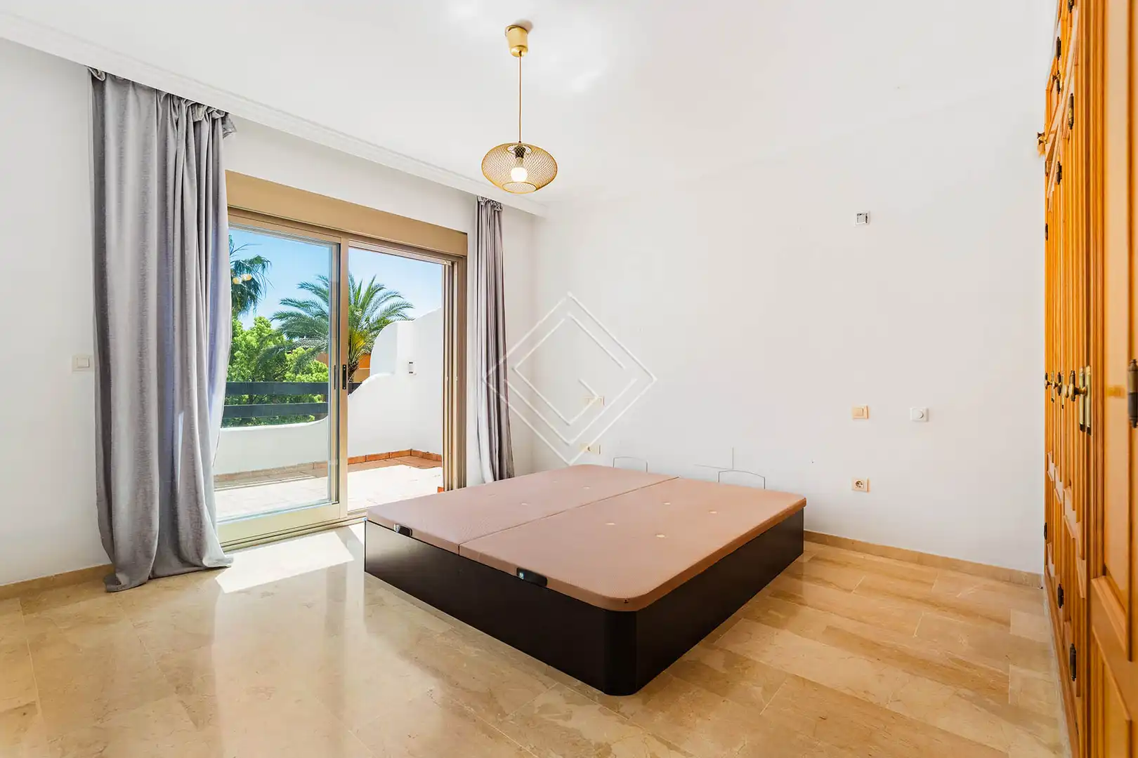 Chalet con piscina en venta en Milla de Oro, imagen 19