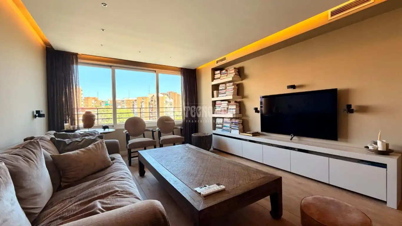 Sala d'estar de Pis en venda en Madrid amb Aire condicionat, Calefacció i Terrassa