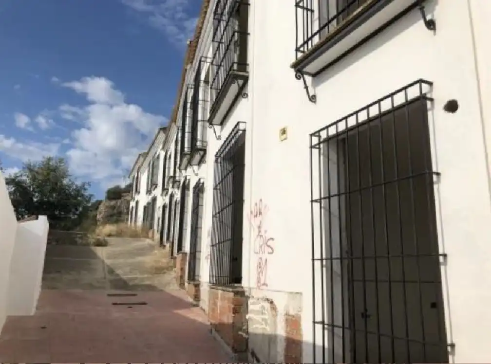 Vista exterior de Edificio en venta en Almodóvar del Río con Piscina comunitaria