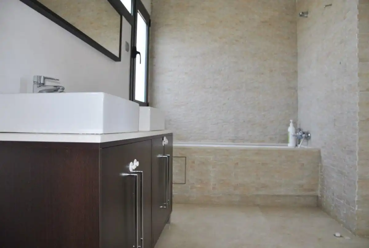 Bany de Casa o xalet en venda en Cunit amb Calefacció, Jardí privat i Parquet