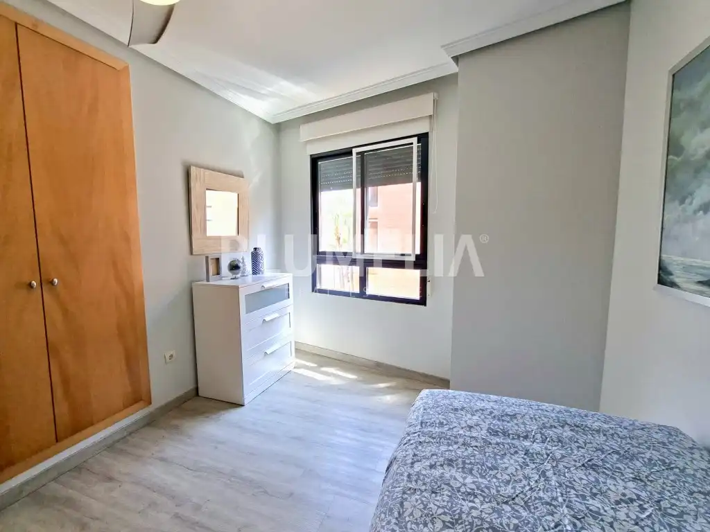 Habitación de Apartamento de alquiler en Dénia con Aire acondicionado, Calefacción y Jardín privado
