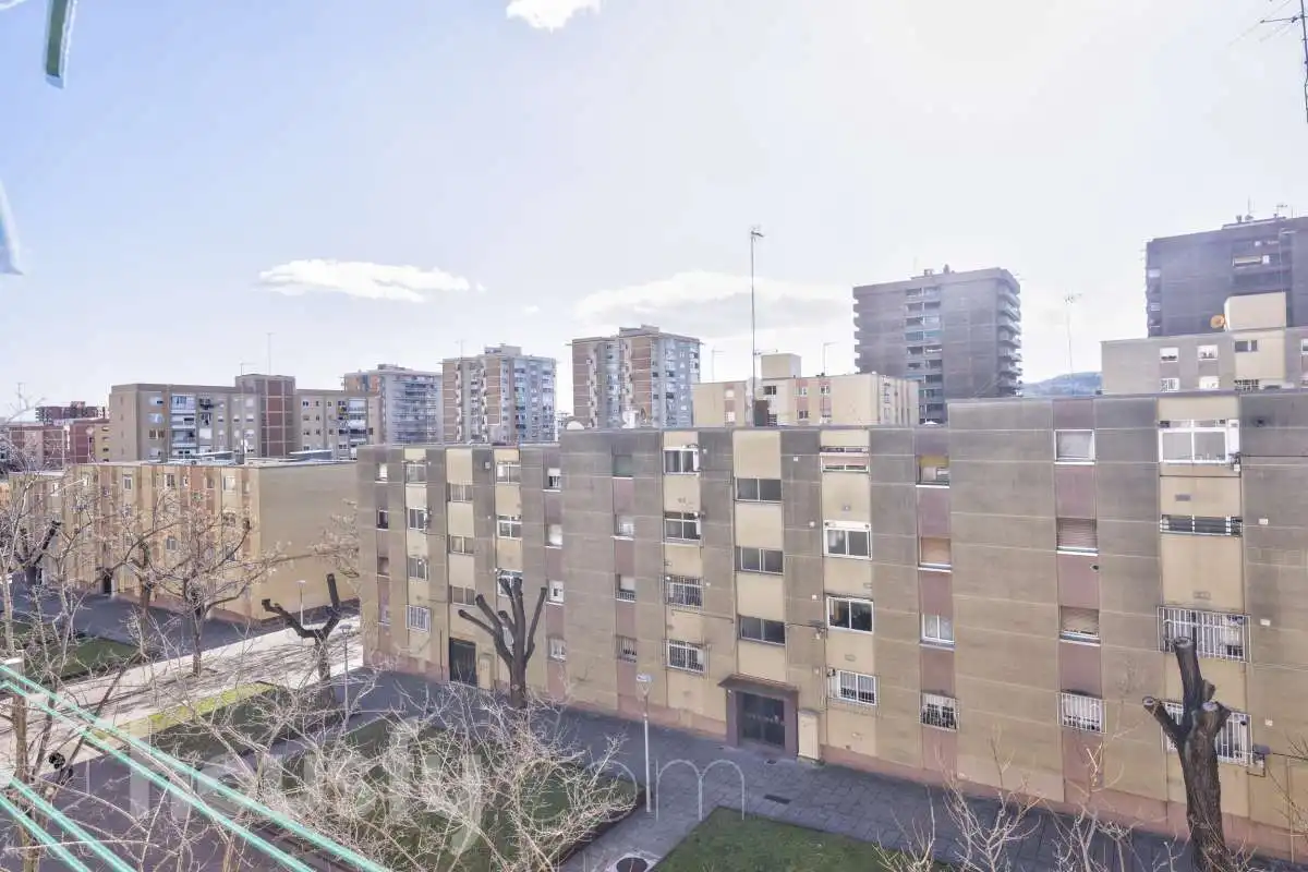 Außenansicht von Wohnung zum Verkauf in Barcelona mit Klimaanlage, Terrasse und Balkon