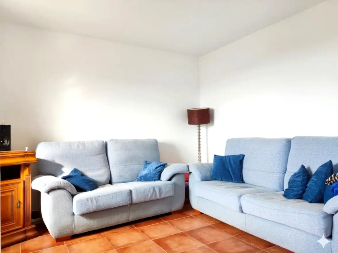 Sala d'estar de Casa o xalet en venda en Arteixo amb Calefacció, Jardí privat i Parquet