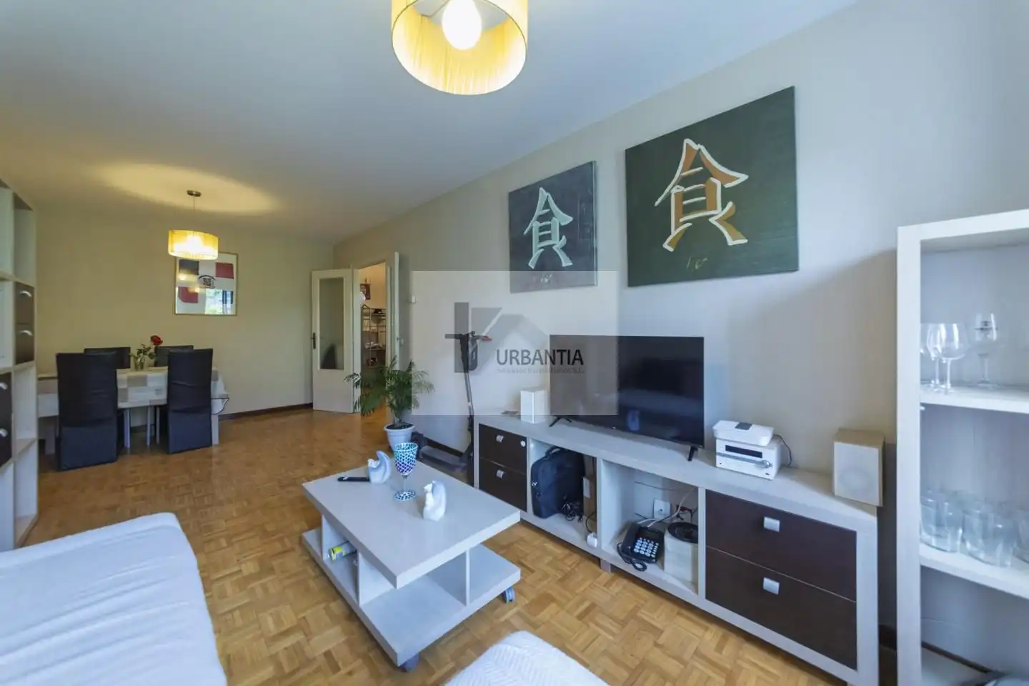 Sala de estar de Piso en venta en  Pamplona / Iruña con Calefacción, Parquet y Trastero
