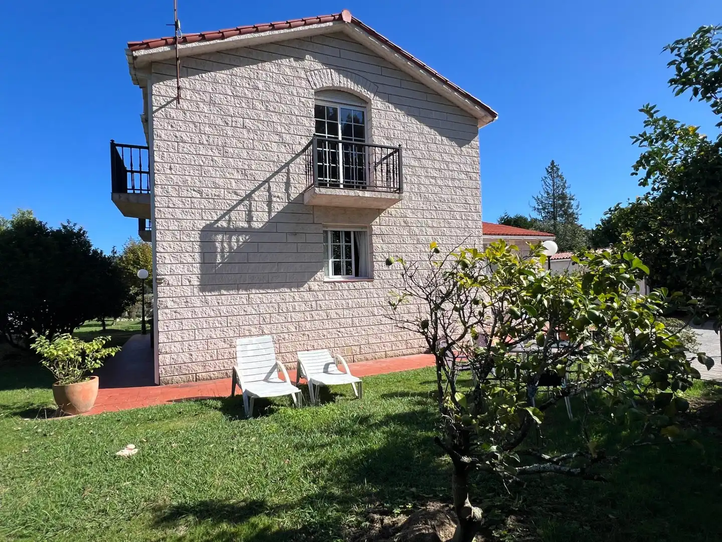 Garden of Houses for sale in Bergondo, A Coruña
