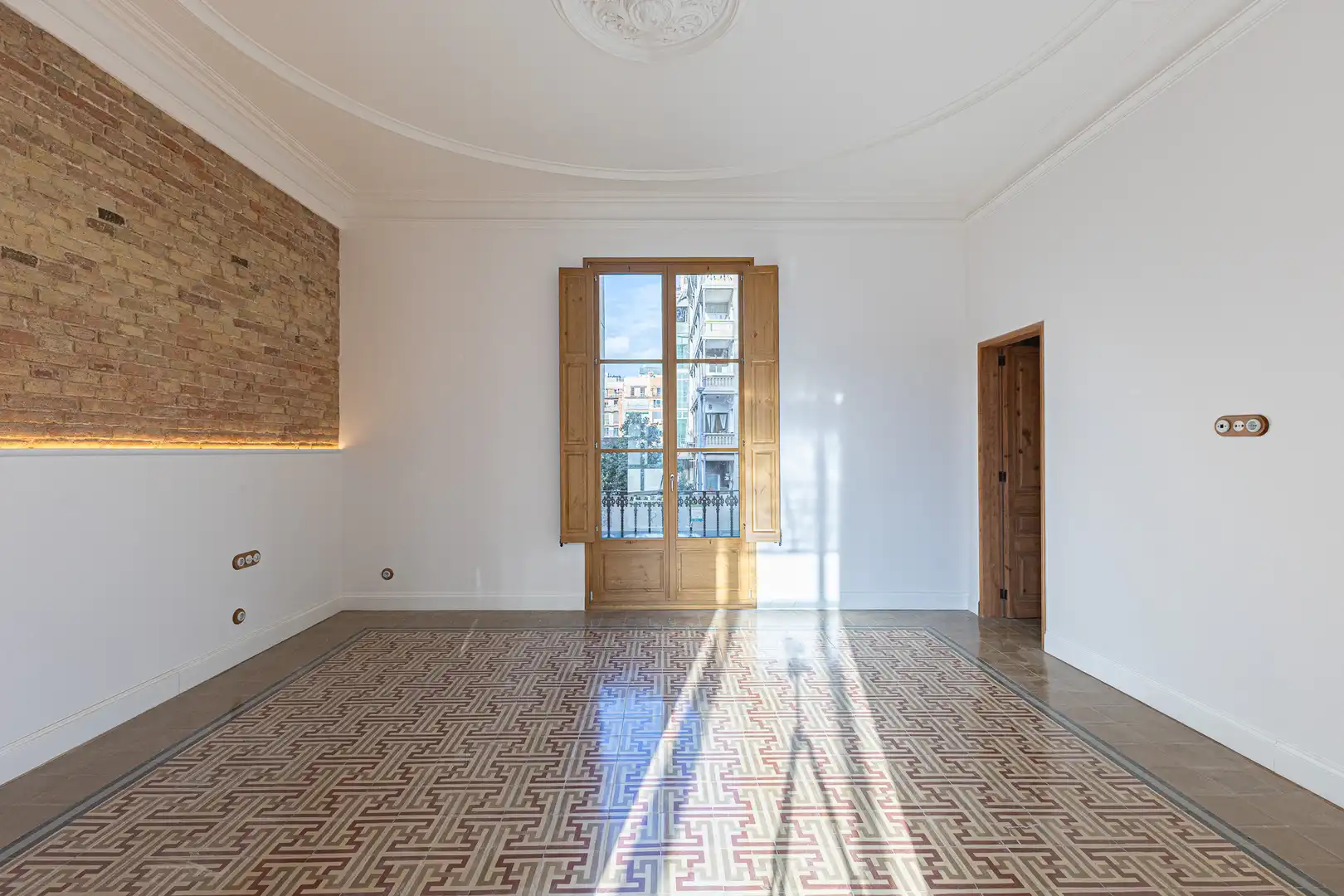 Wohnung zum Verkauf in Barcelona mit Klimaanlage, Heizung und Balkon