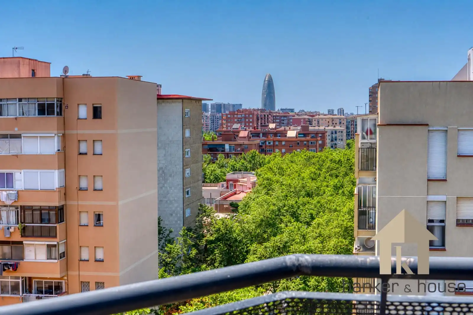 Außenansicht von Dachboden zum Verkauf in Barcelona mit Klimaanlage, Heizung und Terrasse