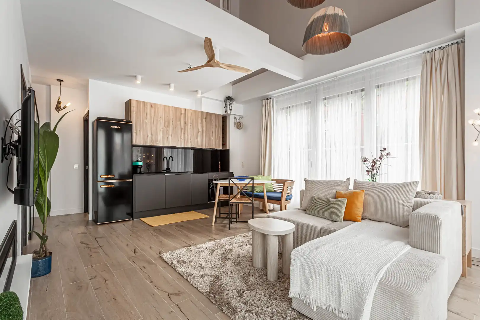 Living room of Flat for rent in  Madrid Capital  with Air Conditioner, Heating and Parquet flooring