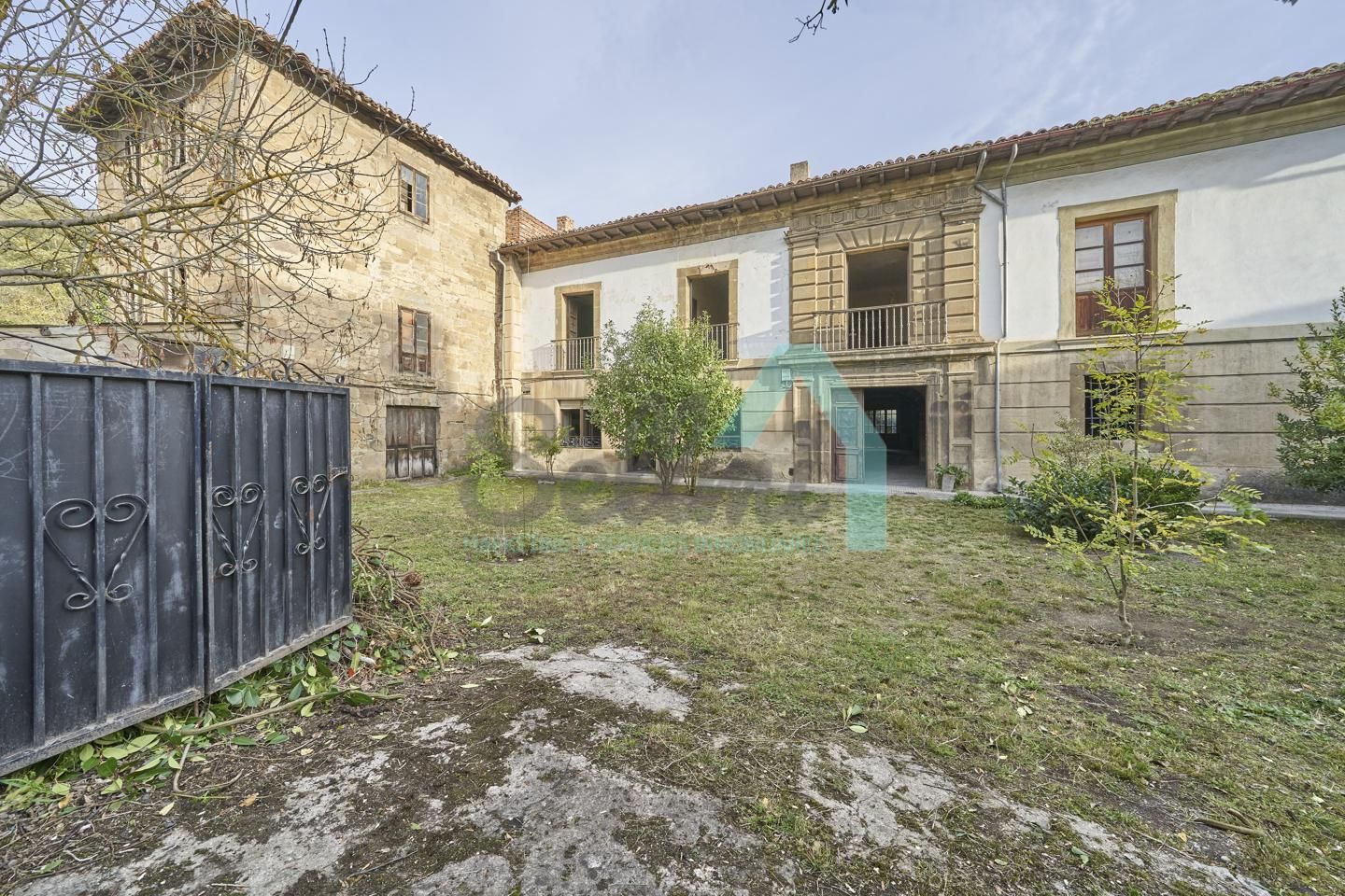 Vista exterior de Casa adosada en venda en Lena amb Jardí privat, Parquet i Terrassa