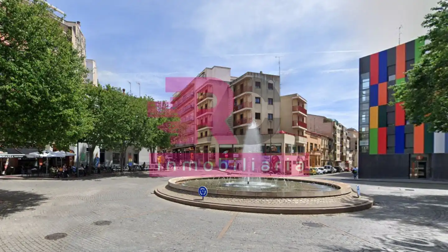 Piso con terraza en venta en San Bernardo - Carmelitas - Campus