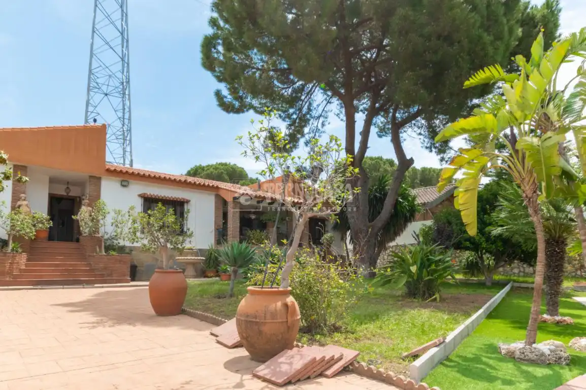 Jardí de Casa o xalet en venda en Alhaurín de la Torre amb Aire condicionat i Piscina