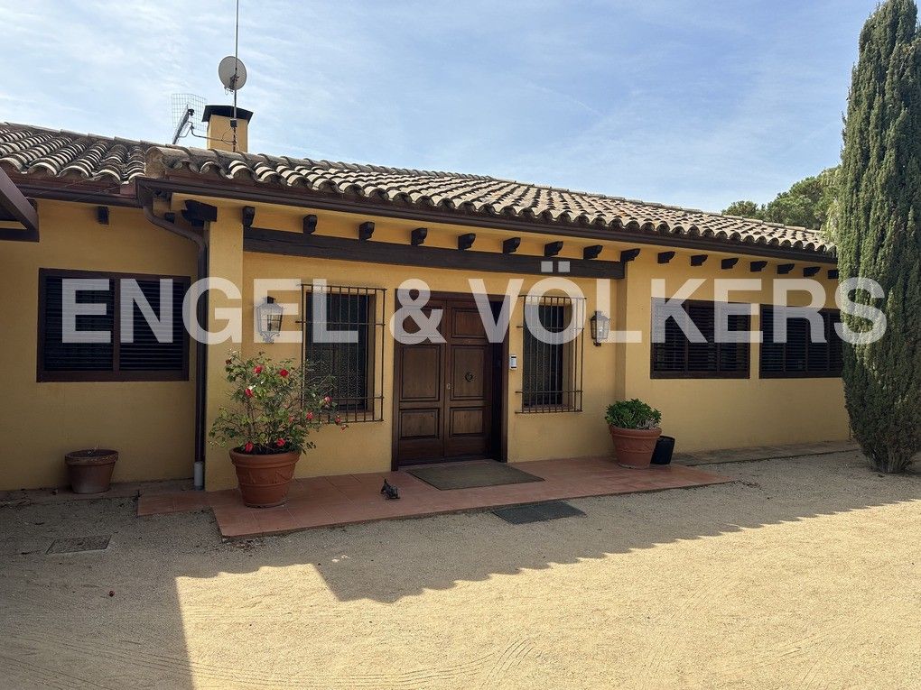 Exterior view of House or chalet to rent in Sant Vicenç de Montalt  with Air Conditioner, Heating and Private garden