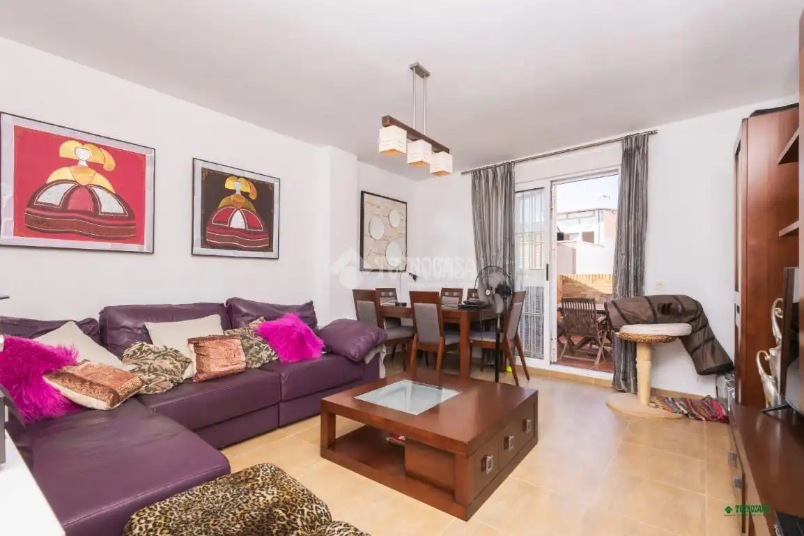 Sala d'estar de Àtic en venda en Almería amb Aire condicionat i Terrassa