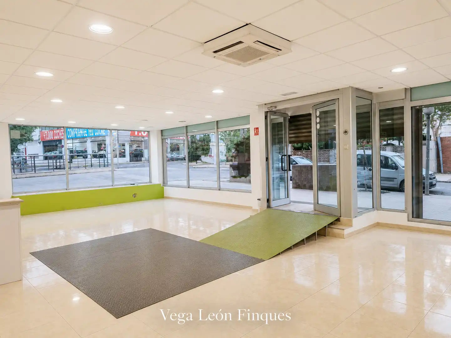 Business premises to rent in Centre