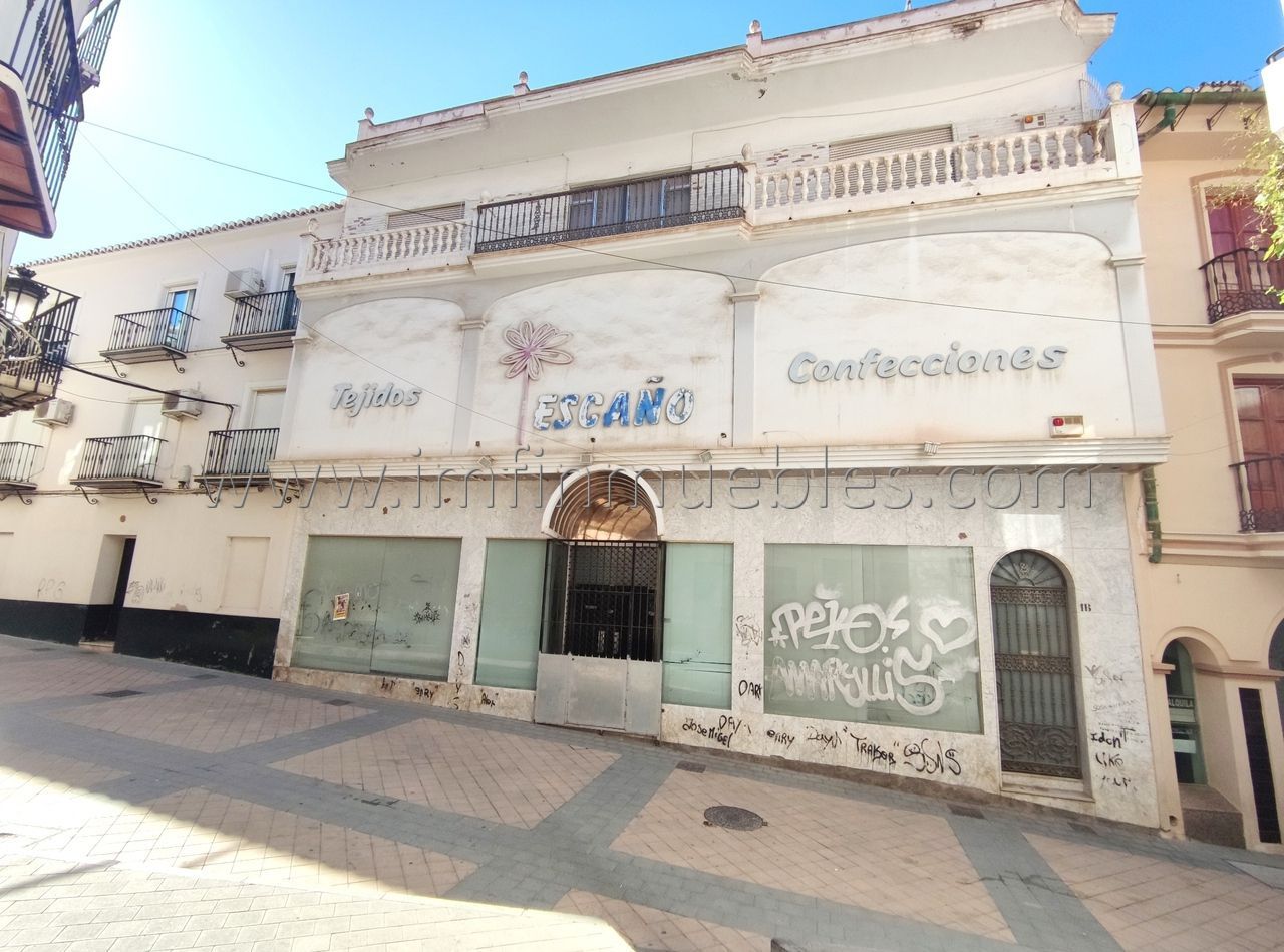 Vista exterior de Edifici en venda en Vélez-Málaga