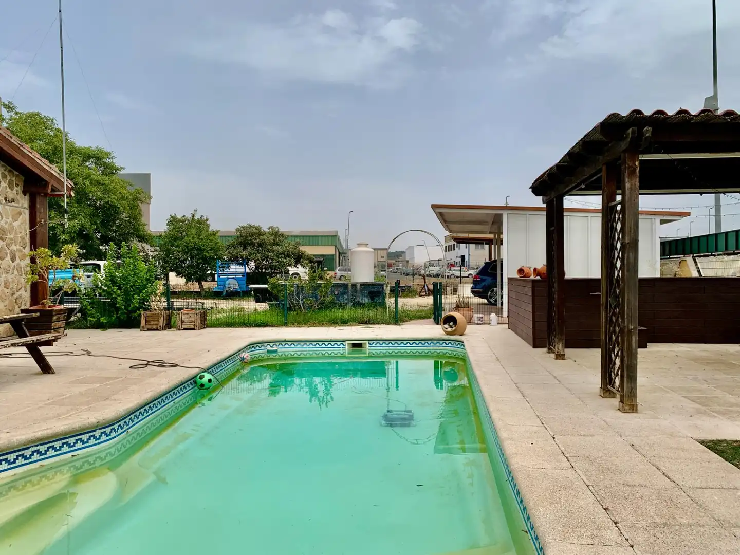 Piscina de Casa o chalet en venta en Lora del Río con Aire acondicionado, Calefacción y Jardín privado