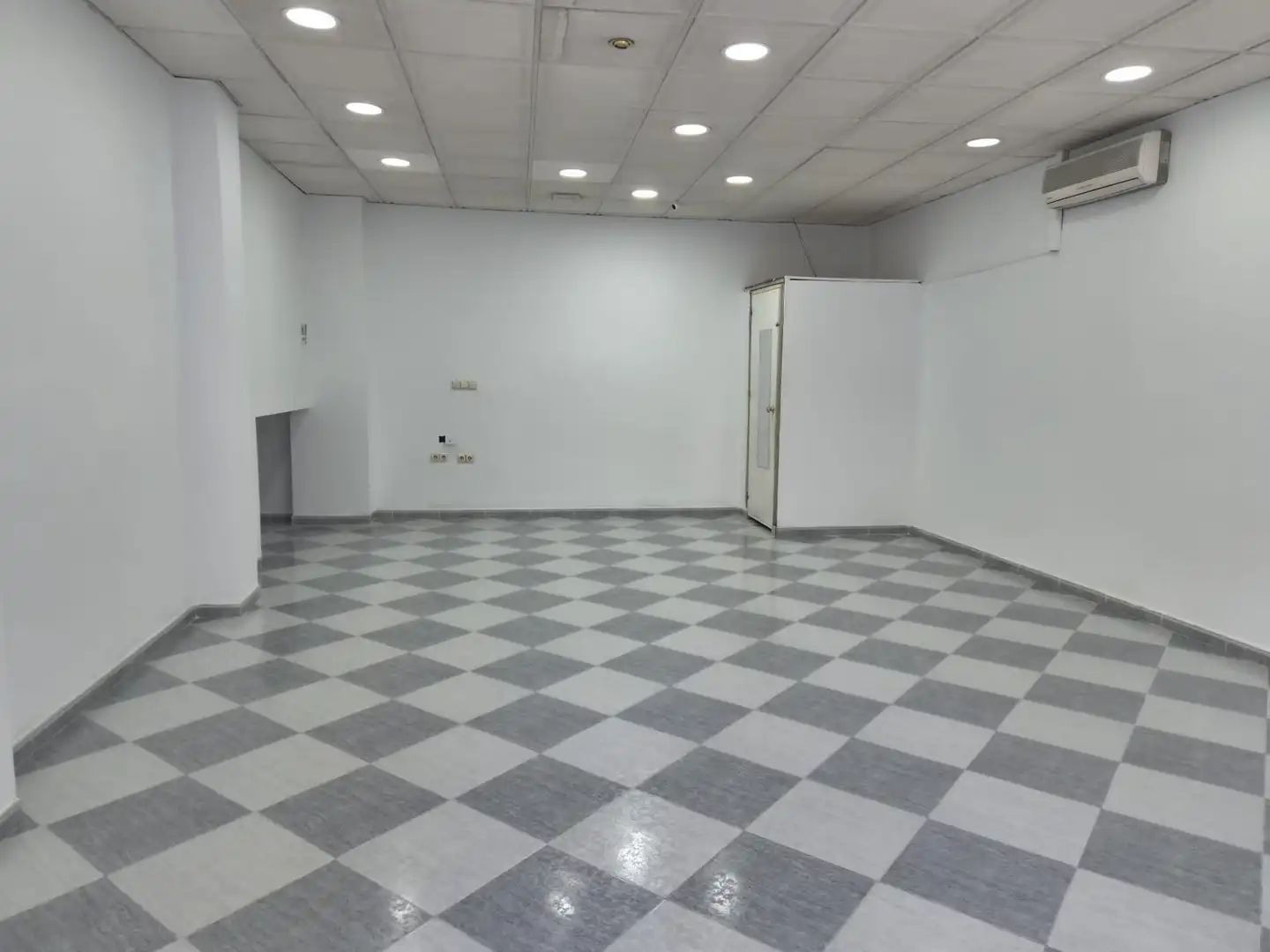 Business premises to rent in Camino de Jueves, imagen 5