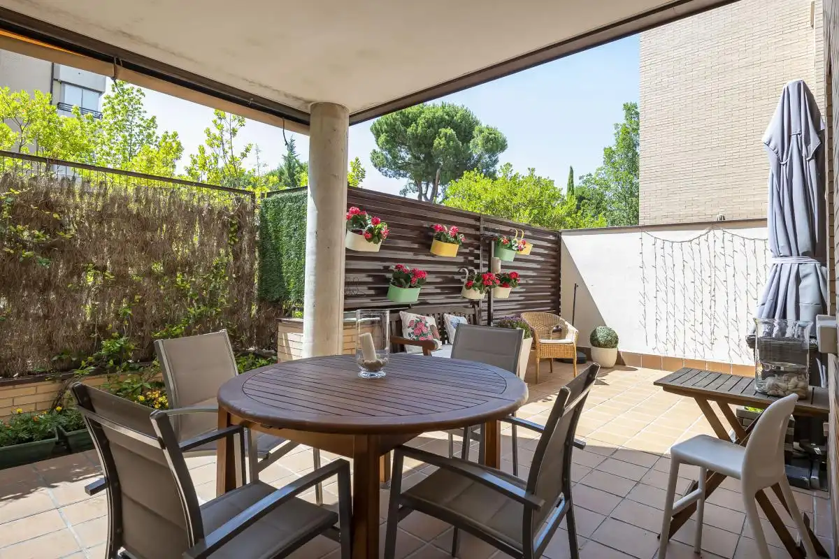Terraza de Planta baja en venta en Pozuelo de Alarcón con Aire acondicionado, Calefacción y Jardín privado