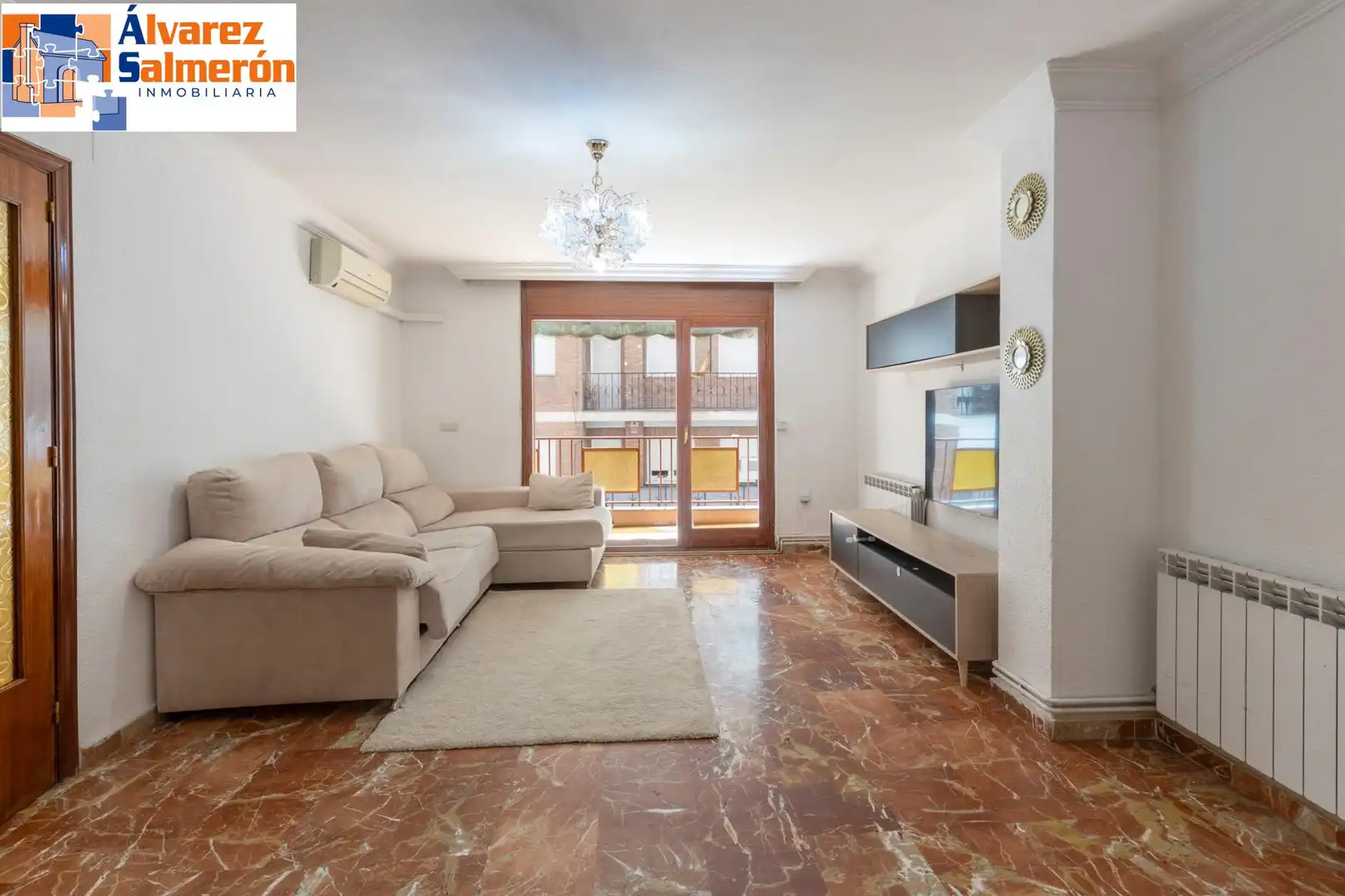 Sala d'estar de Pis en venda en Granada amb Calefacció i Terrassa