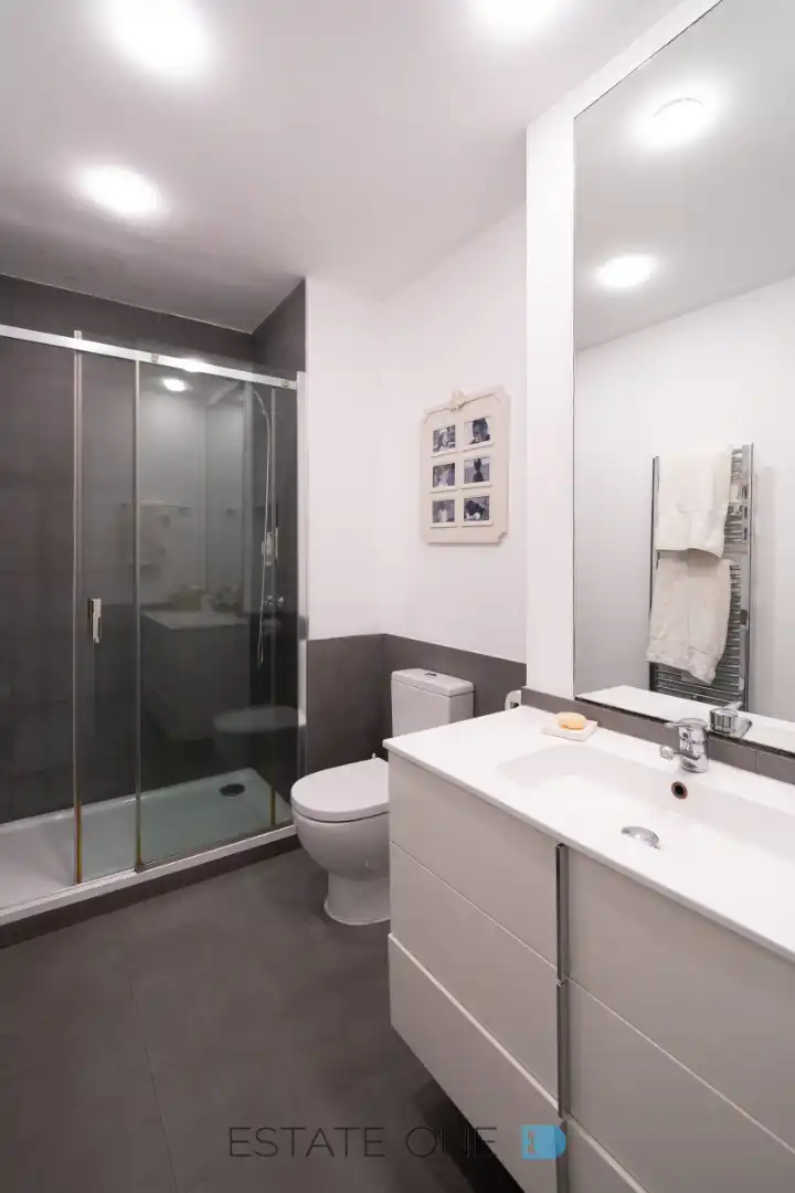 Badezimmer von Wohnung zum Verkauf in Madrid mit Klimaanlage, Heizung und Abstellraum