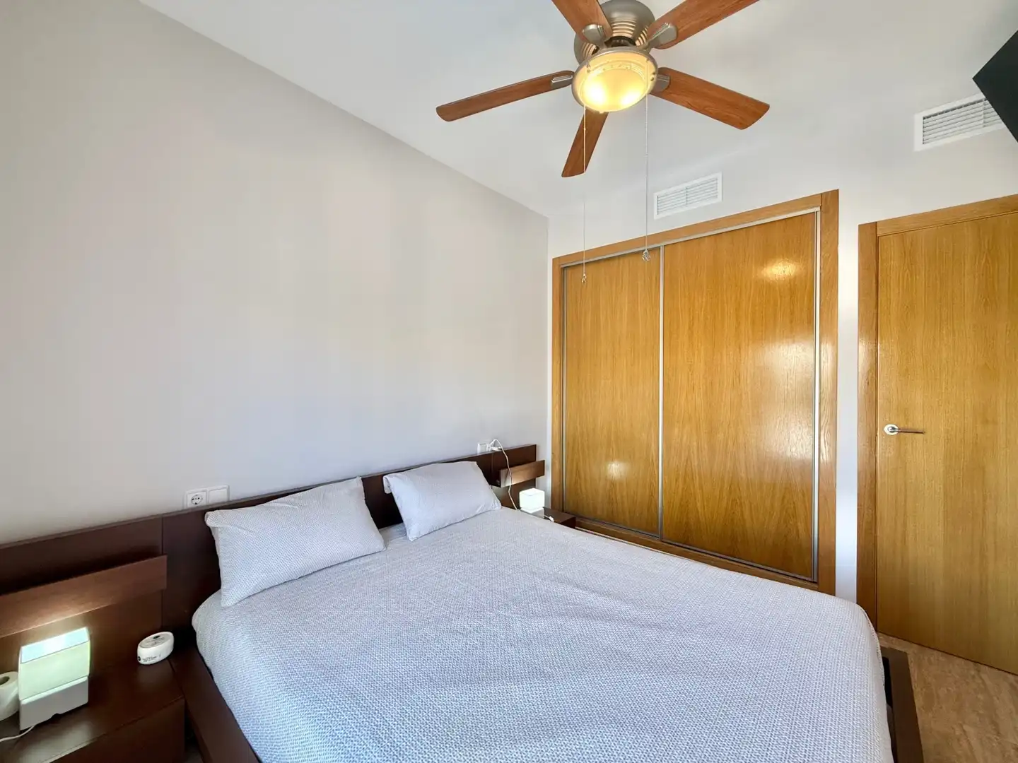 Habitación de Casa adosada de alquiler en Pilar de la Horadada con Aire acondicionado, Calefacción y Jardín privado