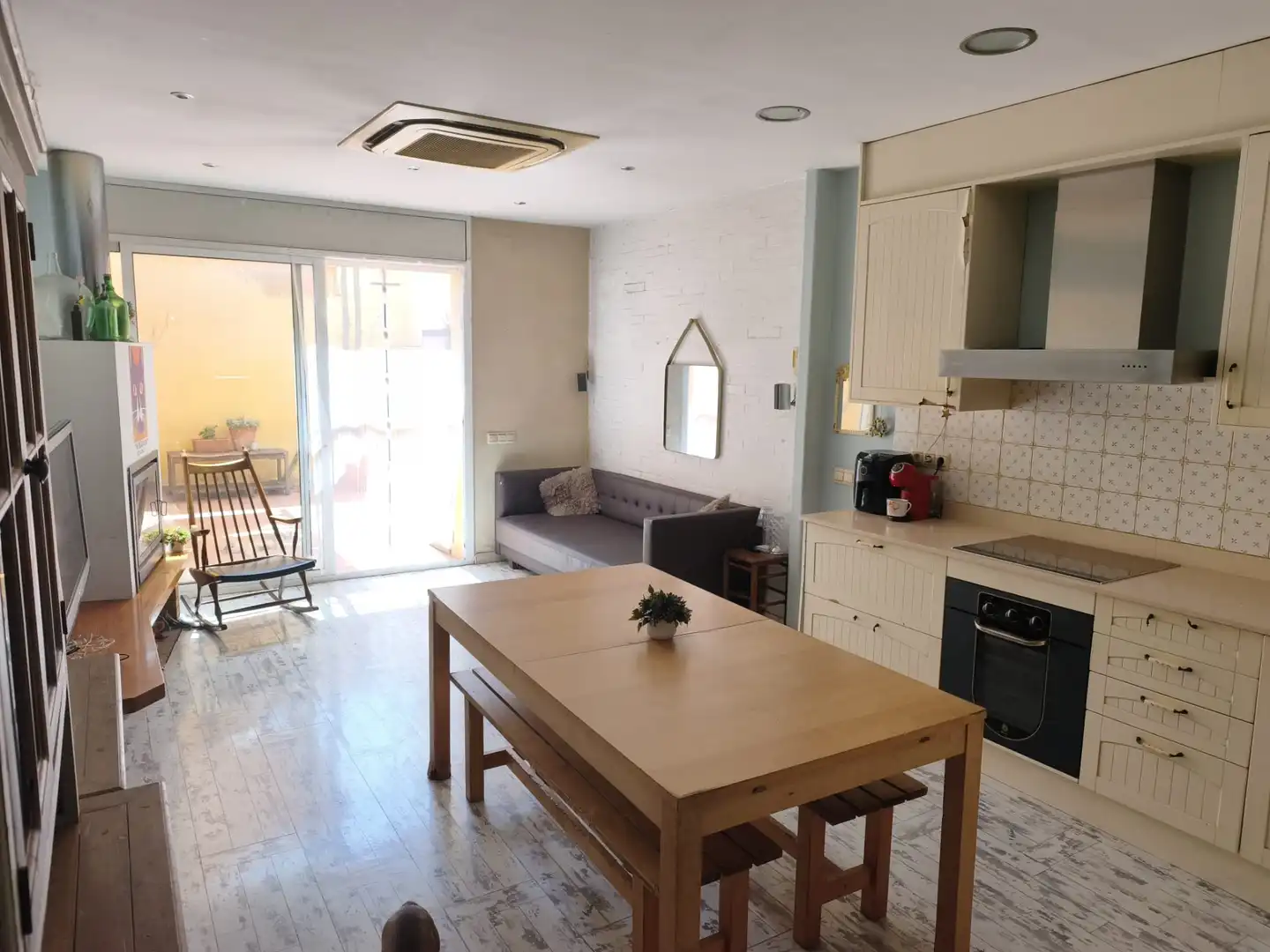 Cuina de Casa o xalet en venda en Vilanova i la Geltrú amb Aire condicionat, Terrassa i Balcó