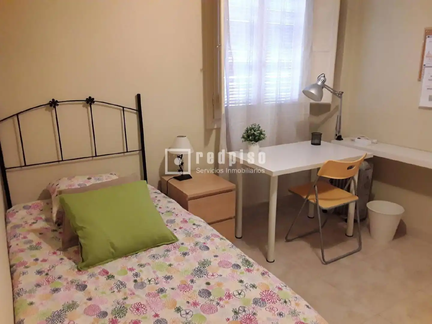 Bedroom of Flat for rent in Sevilla  with Air Conditioner, Terrace and Furnished