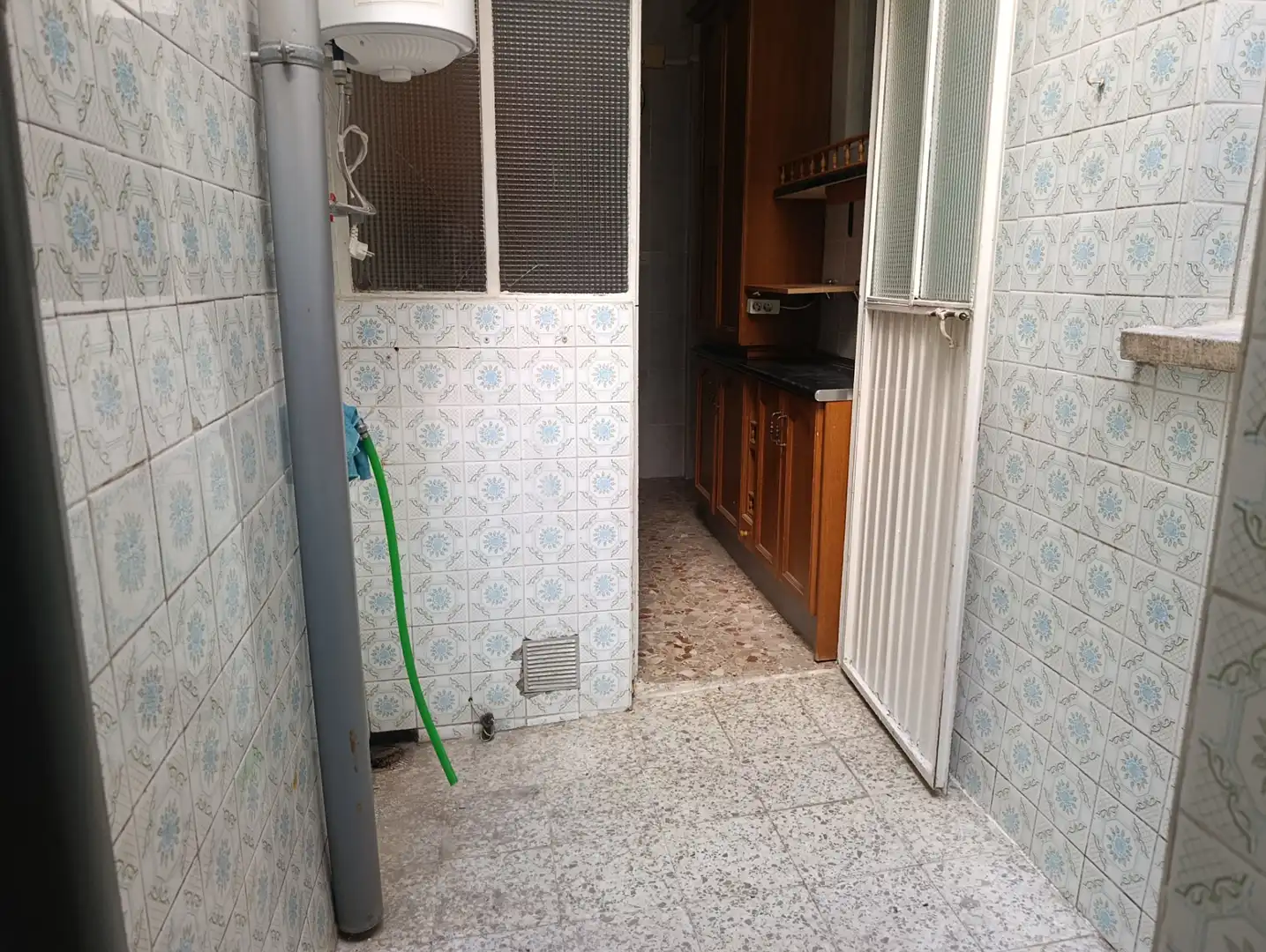 Kitchen of Flat for sale in Dos Hermanas  with Air Conditioner