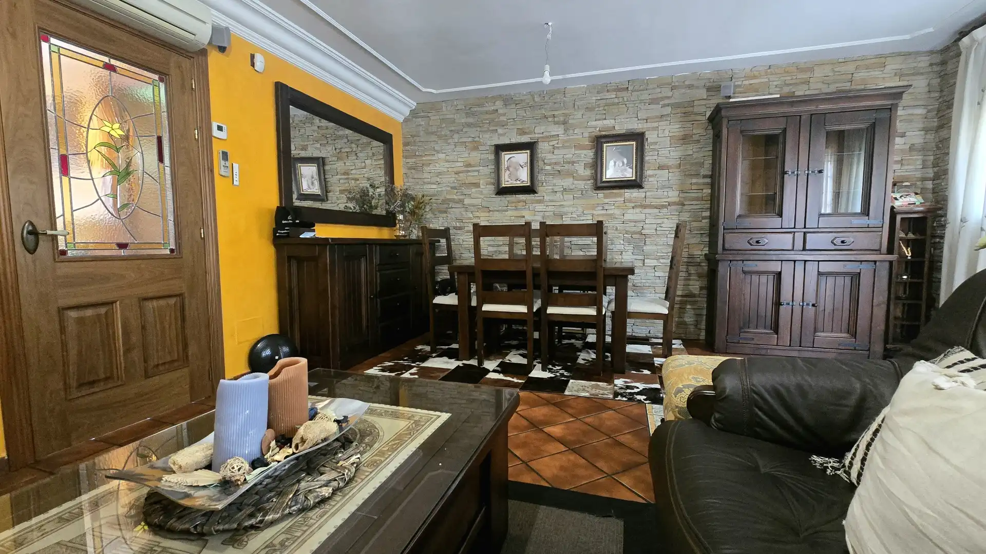 Comedor de Casa adosada en venta en Alcalá de Henares con Aire acondicionado, Calefacción y Jardín privado