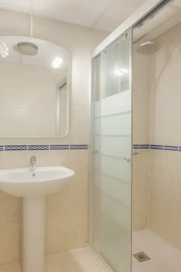 Bany de Pis en venda en Huelva amb Aire condicionat