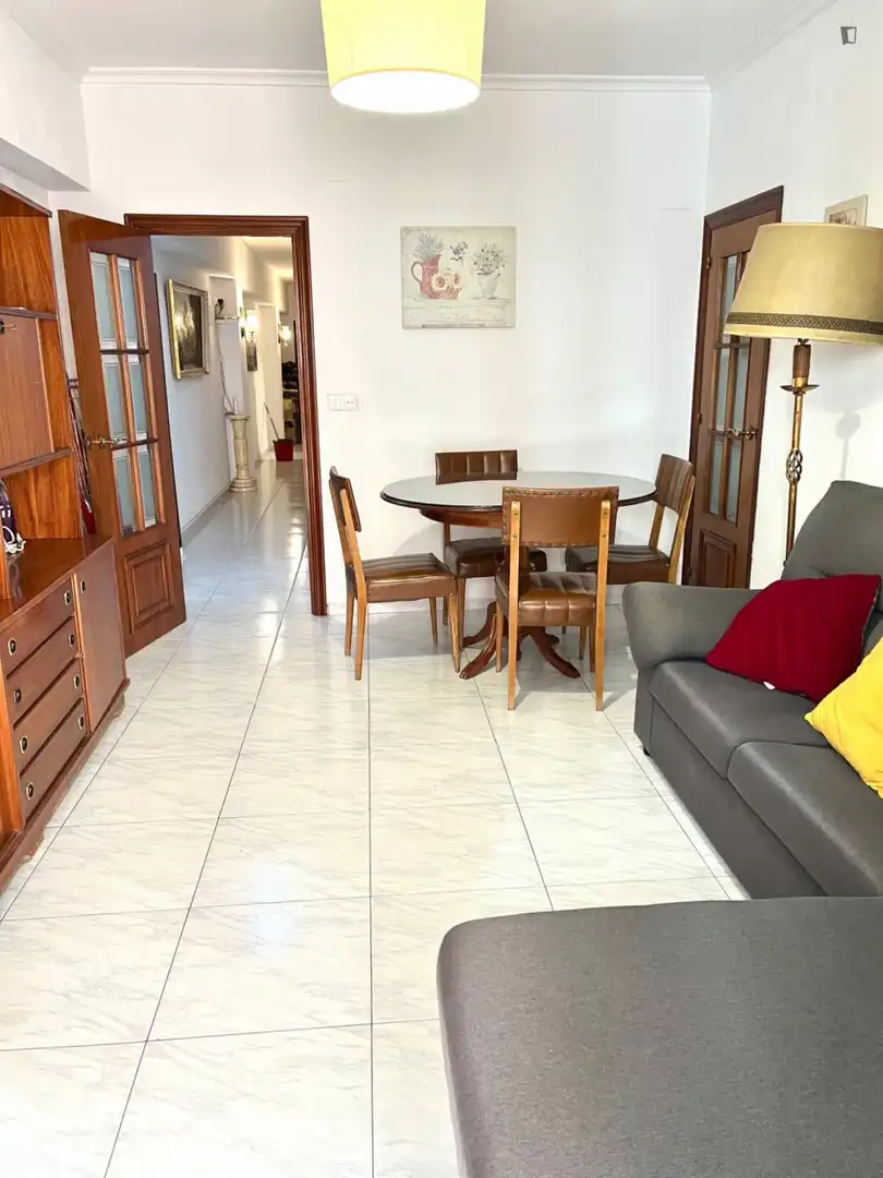 Room in Ciudad Jardín - Zoco