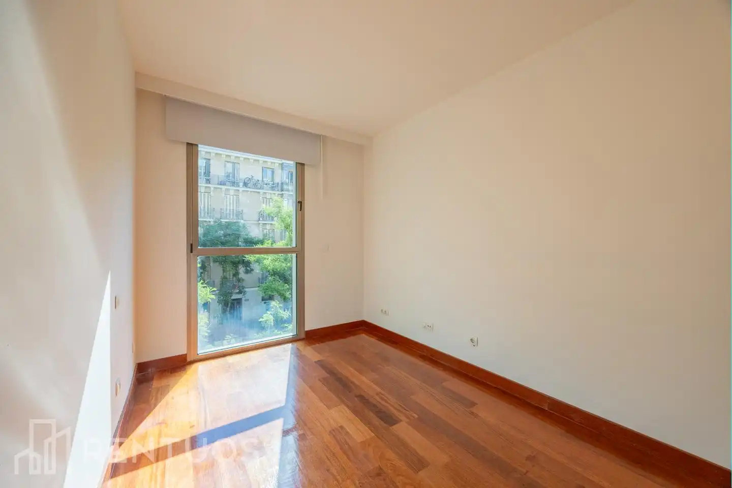 Schlafzimmer von Wohnung zur Miete in Madrid mit Klimaanlage, Parkett und Gemeinschaftspool