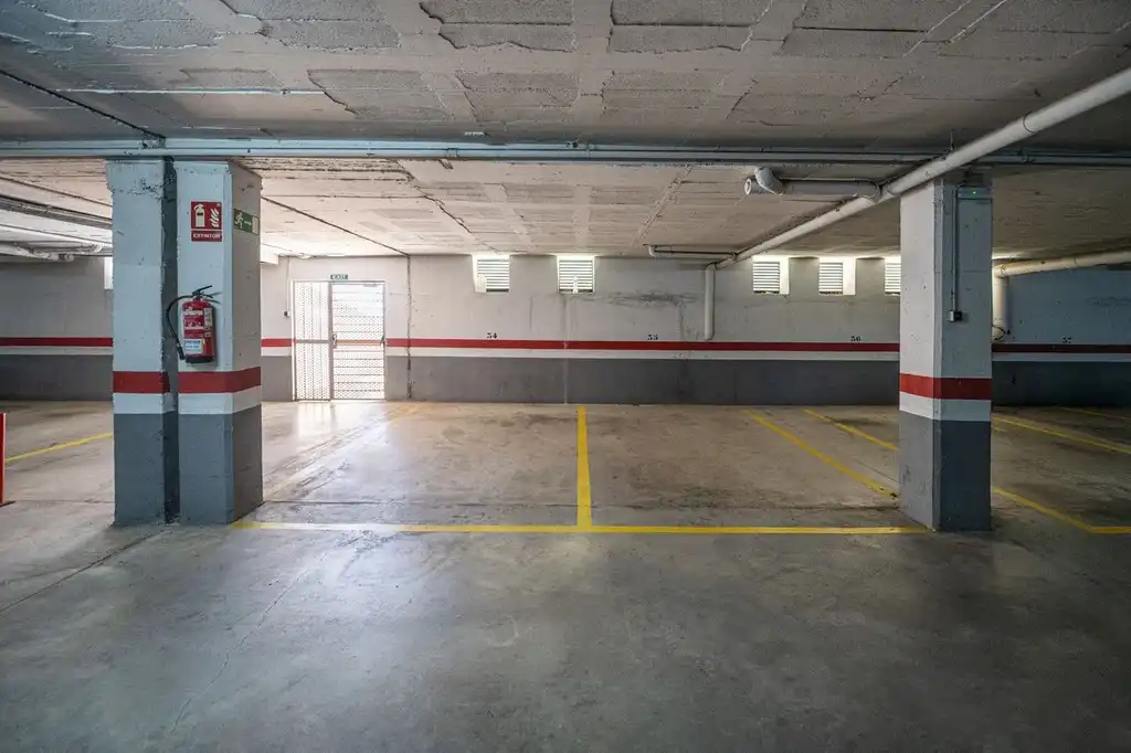 Parkplatz von Erdgeschoss zum Verkauf in Benalmádena mit Klimaanlage, Terrasse und Gemeinschaftspool