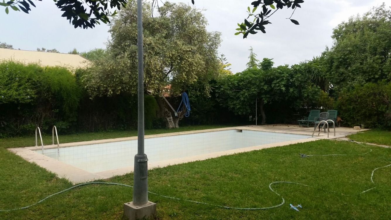 Piscina de Casa o xalet en venda en Tomares amb Aire condicionat, Jardí privat i Traster