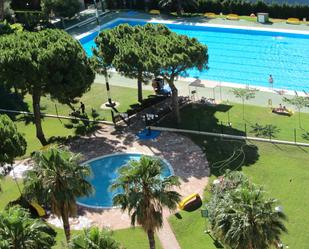 Piscina de Apartament de lloguer en Benicasim / Benicàssim amb Moblat, Forn i Rentadora