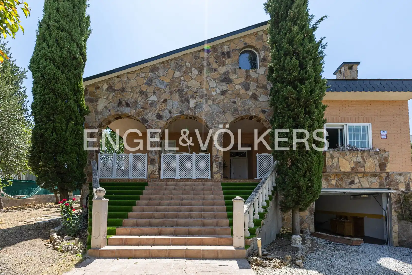 Vista exterior de Casa o chalet en venta en Móstoles con Calefacción, Jardín privado y Parquet