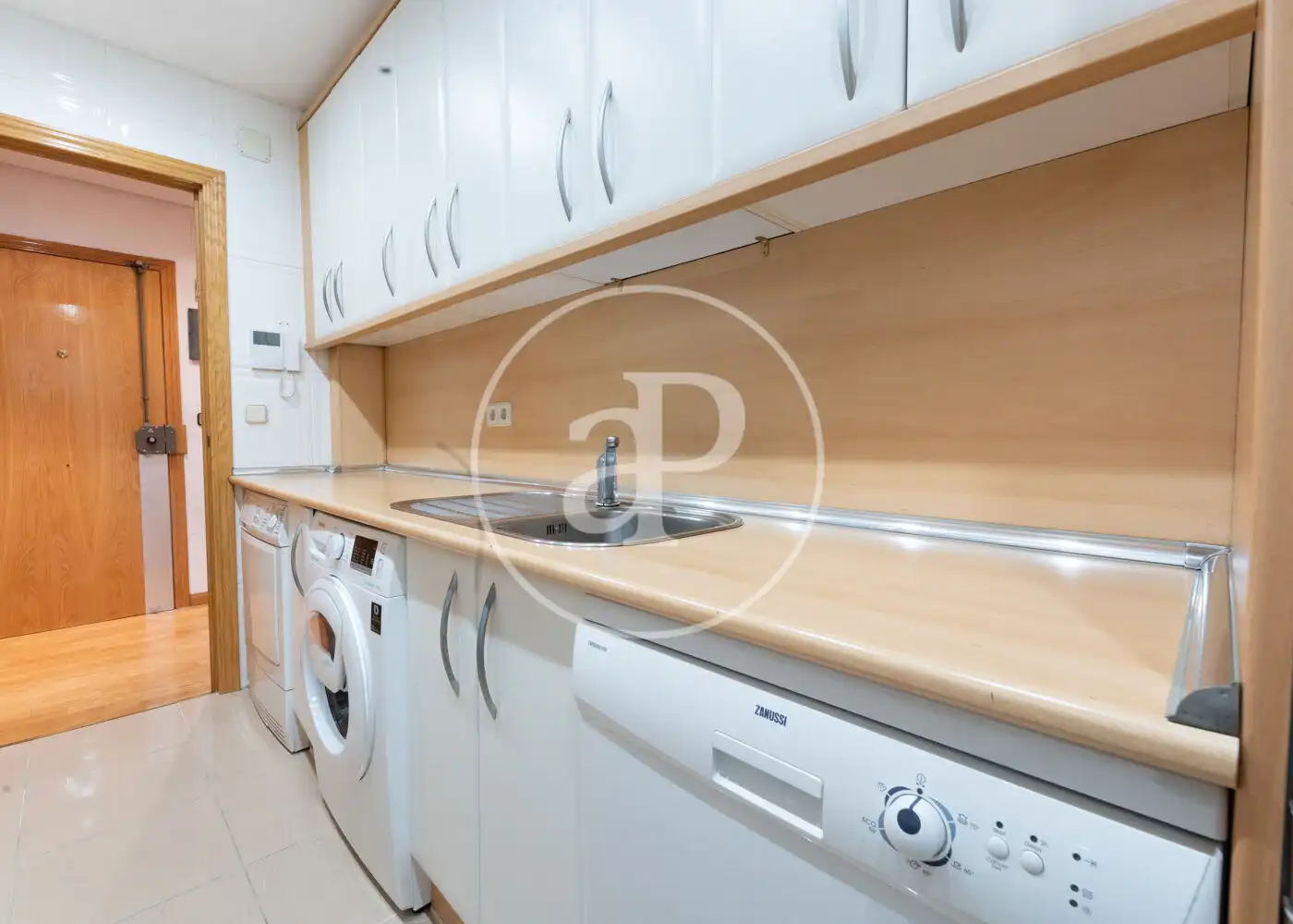 Flat for rent in Calle de María de Guzmán, Ríos Rosas - Nuevos Ministerios