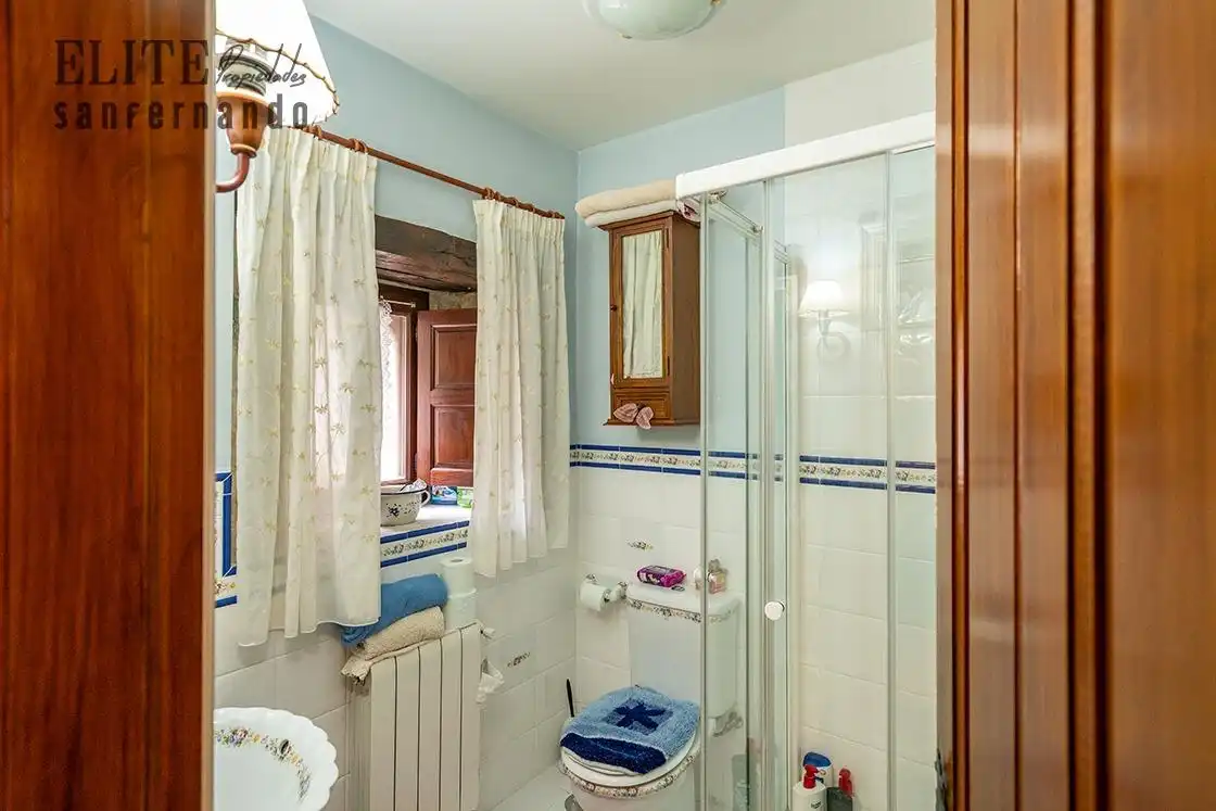 Baño de Casa o chalet en venta en Santa María de Cayón con Calefacción, Jardín privado y Terraza