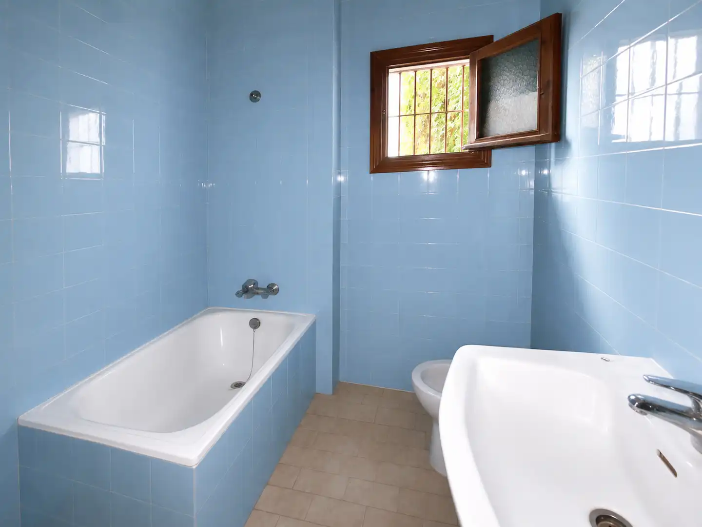 Baño de Local en venta en Benalup-Casas Viejas con Aire acondicionado