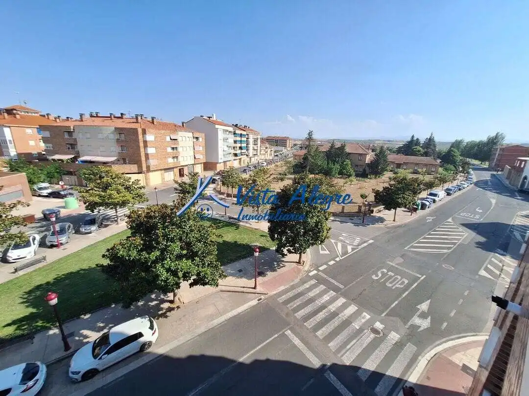 Vista exterior de Apartament en venda en Haro amb Calefacció, Parquet i Terrassa