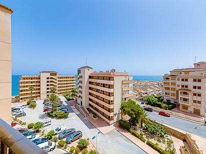 Vista exterior de Apartament en venda en Torrevieja amb Aire condicionat, Calefacció i Moblat