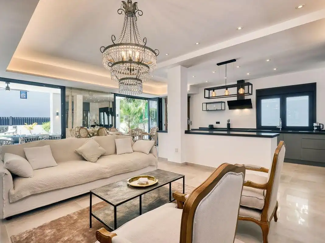 Wohnzimmer von Haus oder Chalet zur Miete in Marbella mit Klimaanlage, Privatgarten und Terrasse