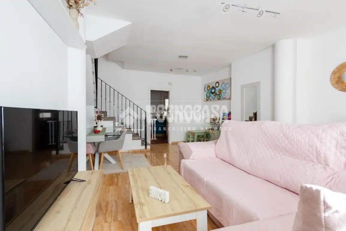 Sala de estar de Casa adosada en venta en Vélez-Málaga con Terraza