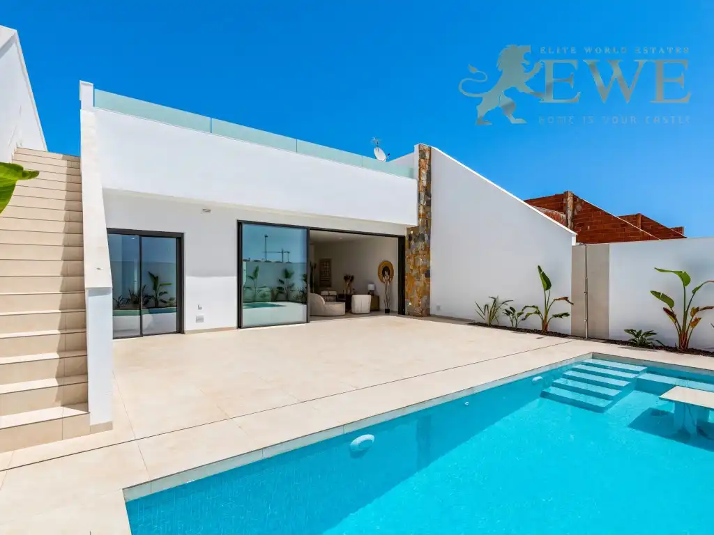 House for sale in Calle Arturo Perez Reverte