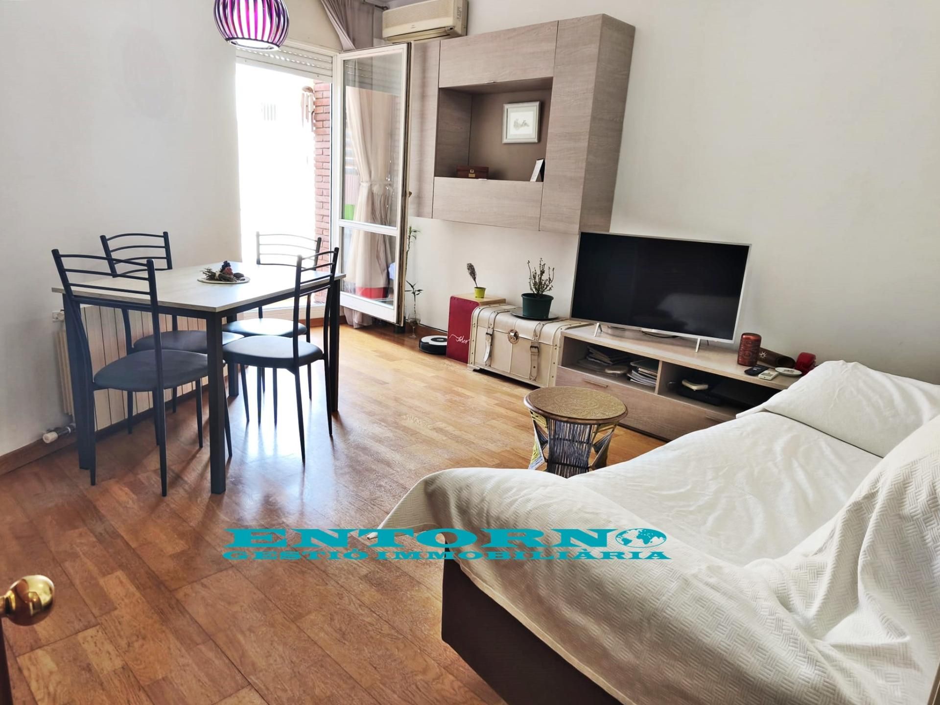 Sala de estar de Piso en venta en Santa Perpètua de Mogoda con Aire acondicionado, Calefacción y Terraza