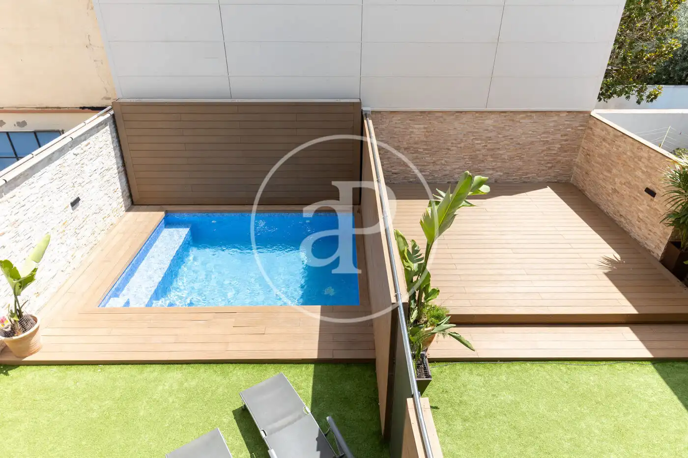 Piscina de Casa adosada en venda en Sabadell amb Aire condicionat, Calefacció i Terrassa